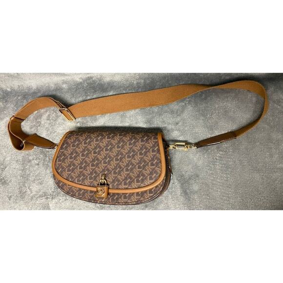 Michael Kors Mila Medium Empire Signature Logo Messenger Bag - Picture 3 of 16